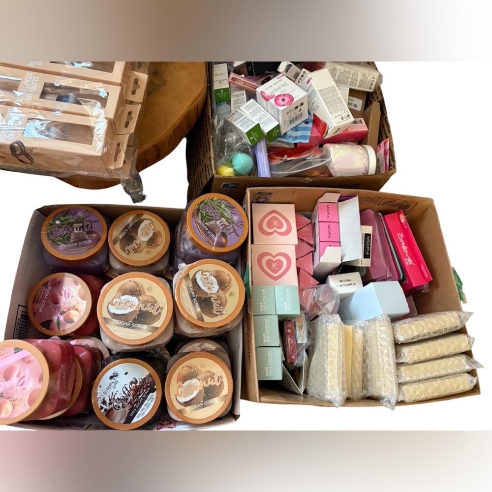 Peachy Keen Beauty box/Skin Care Box/Self Care Box/Jewelry/Hair Care - Picture 6 of 8